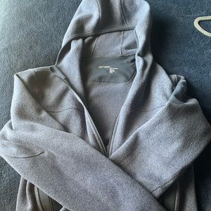 Men’s hoodie, size M.